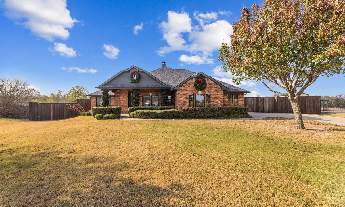 Royse City House | Luxury Ranch Retreat - Pool, Hot Tub, Game Rooms