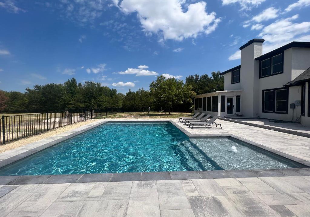 Weston House | Luxury Ranch Retreat With Swimming Pool