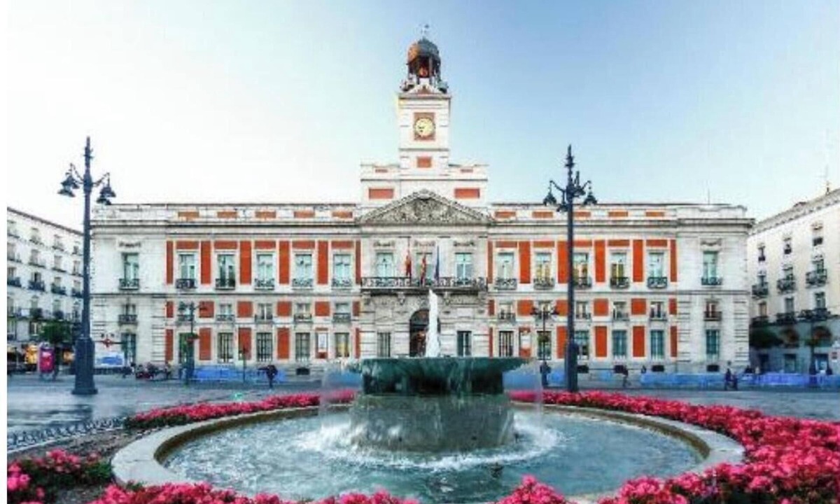 Embajadores Apartment | Luxury Renovated 3-Bedroom Apartment in the Heart of Madrid