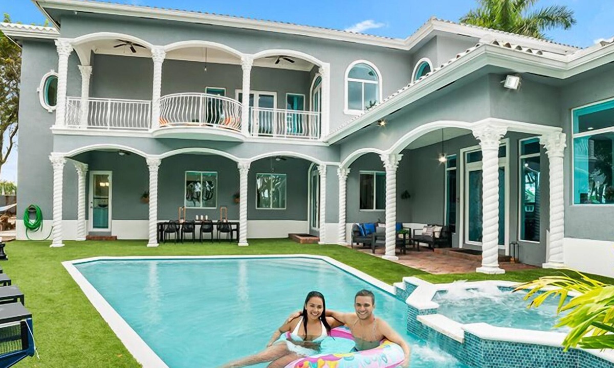 Ludlam House | Luxury Resort/Near Airport, Pool, Jacuzzi, Games