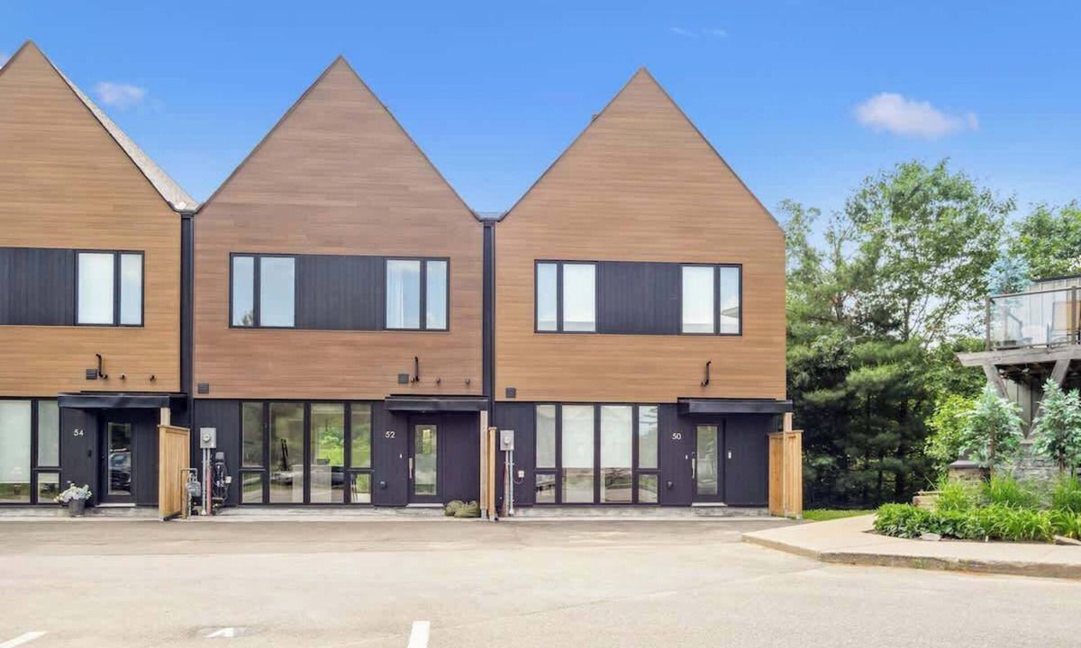 Gravenhurst Villa | Luxury Resort Villa in Muskoka