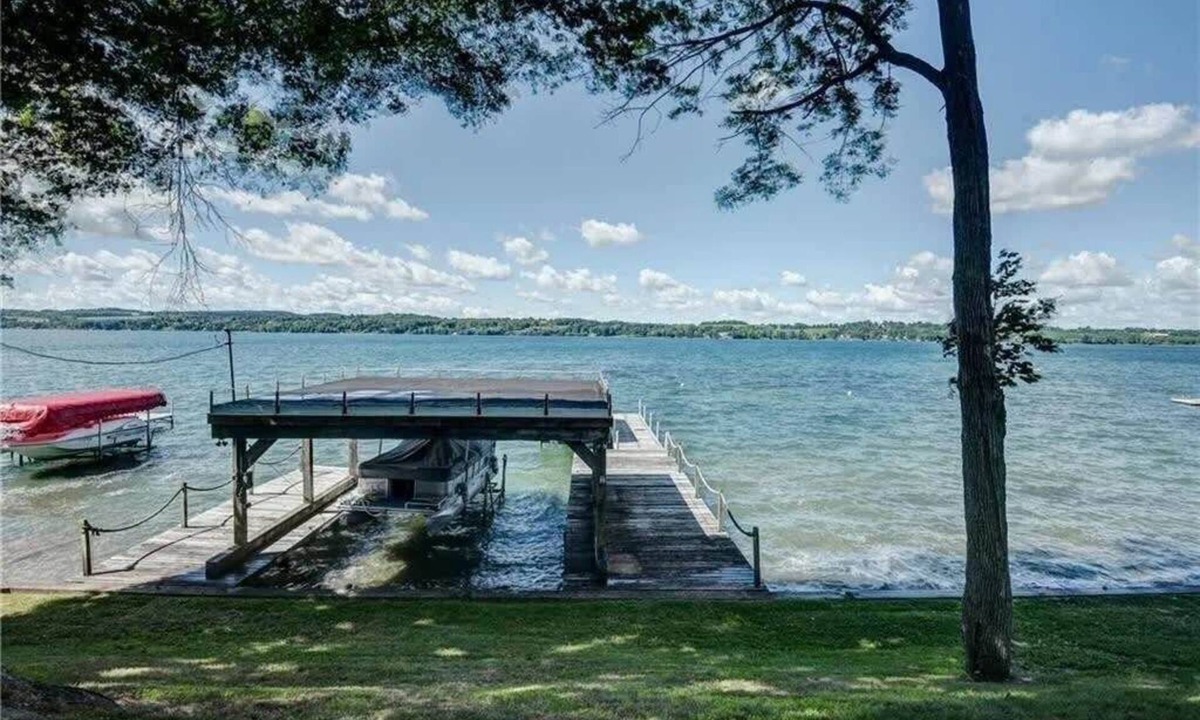 Skaneateles House | Luxury Retreat-Expansive Skaneateles lake frontage