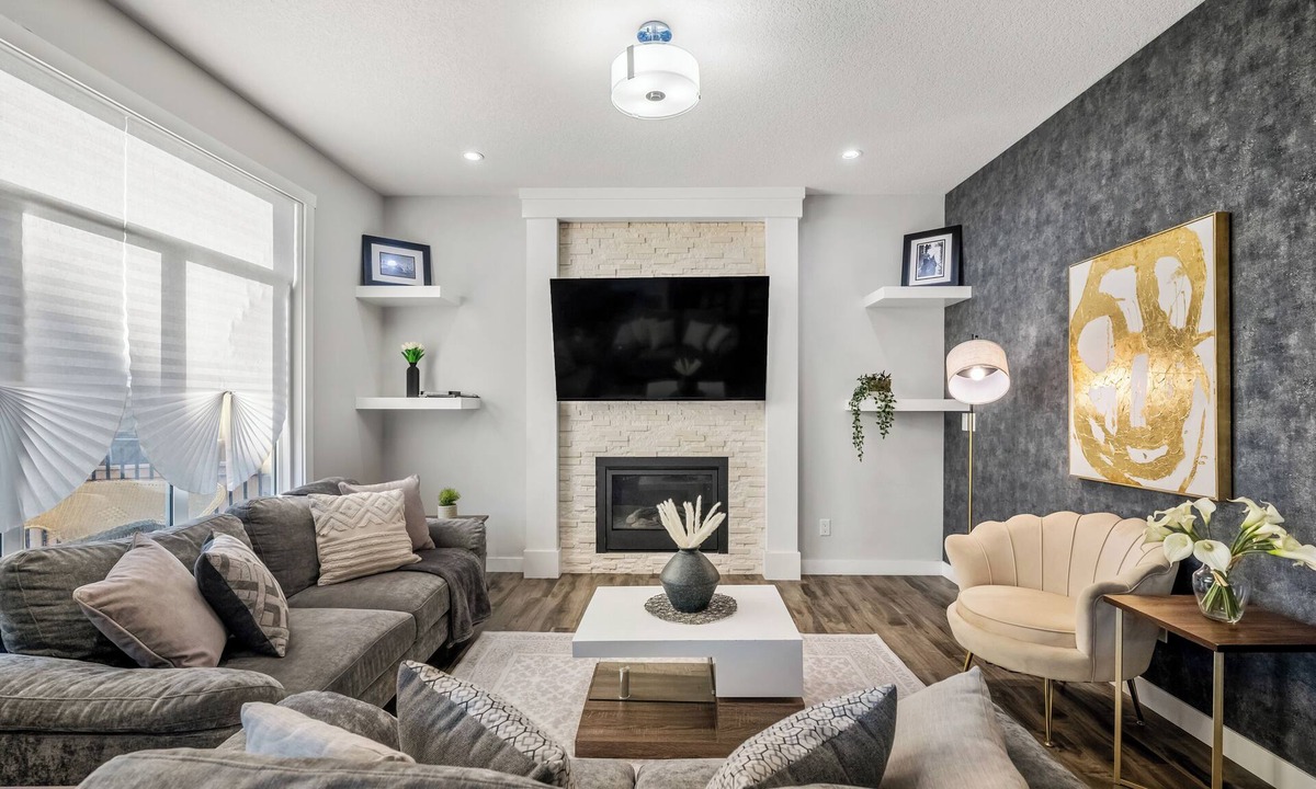 Southeast Calgary House | Luxury Retreat For Large Groups