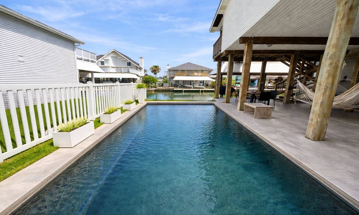 Galveston House | Luxury Retreat |Golf Cart Pool Kayak Paddle Boards