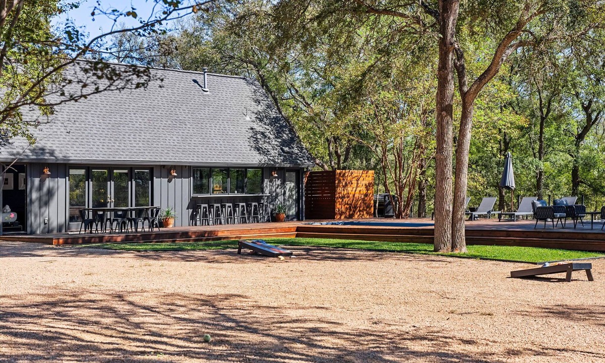 Manor House | Luxury Retreat Hot Tub, Fire Pit, Pool GameRoom
