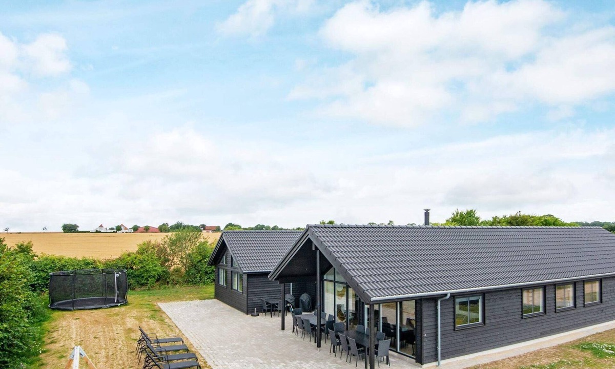 Mommark Strand House | Luxury Retreat in Mommark