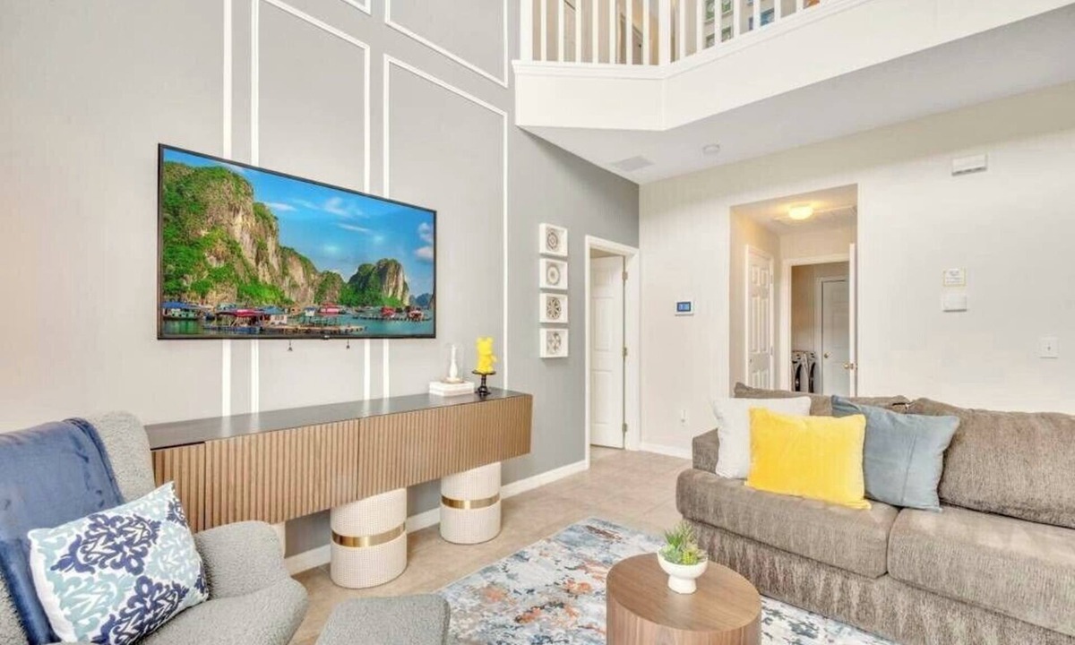 Solana House | Luxury Retreat w/Heated Pool near Disney!