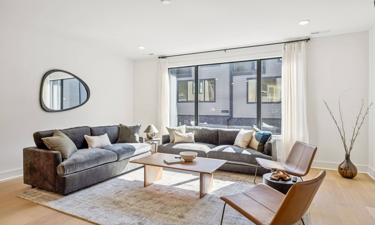 Hurwood Heights Apartment | Luxury retreat with exclusive rooftop hot tub