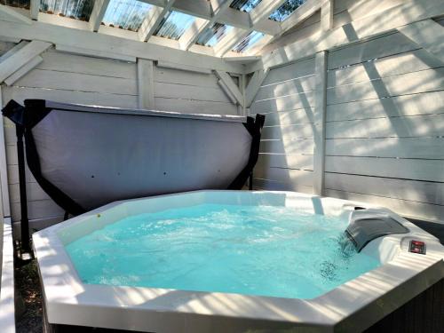 Quartier 5-4 Apartment | Luxury Retreat with Hot Tub - EV Chrger & Parking