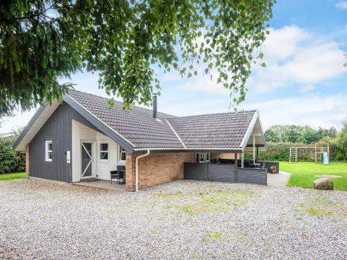 Pøt Strandby House | Luxury Retreat with Pool