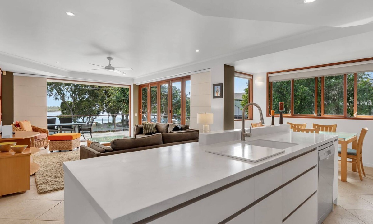 Noosaville Apartment | Luxury Riverfront Apartment