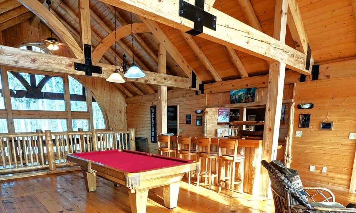 Park Rapids Apartment | Luxury Riverfront Loft Guest House – Sauna & Pool Table