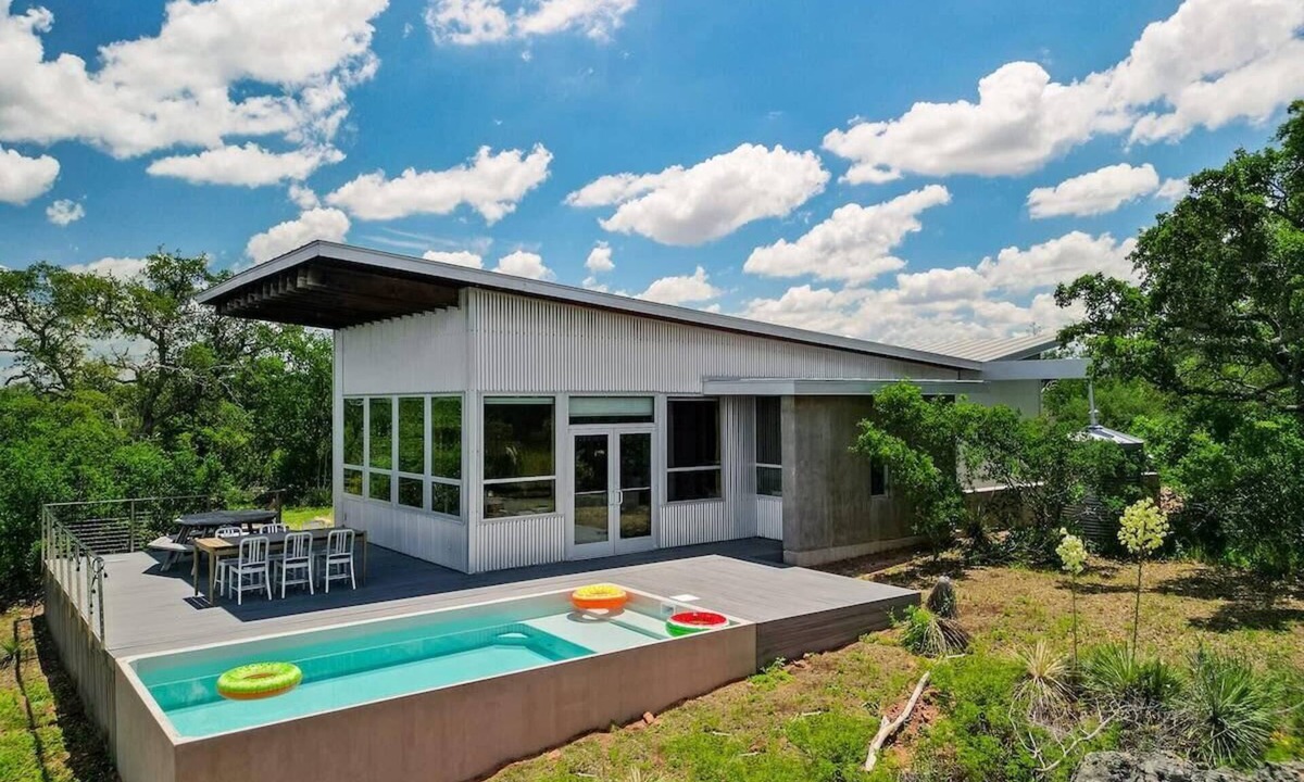 Llano House | Luxury Riverfront Retreat/6 Cabins/Private Pool