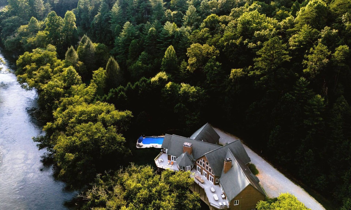 Mineral Bluff House | Luxury Riverfront Pool Theater Games Hot Tub