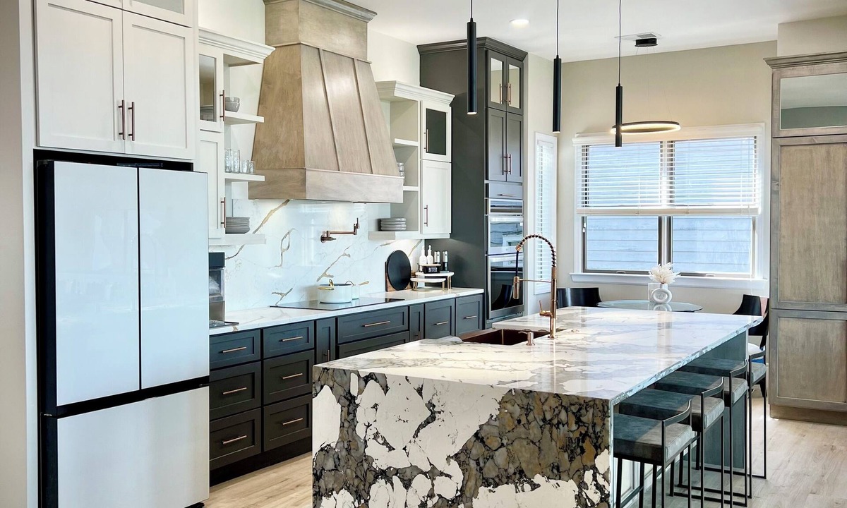 West End House | Luxury Riverhouse Downtown—4BR, Private Dock & Sauna