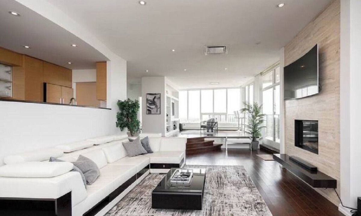 Winnipeg Condo | Luxury Riverview Penthouse Condo | 2 Bed | 2 Bath |