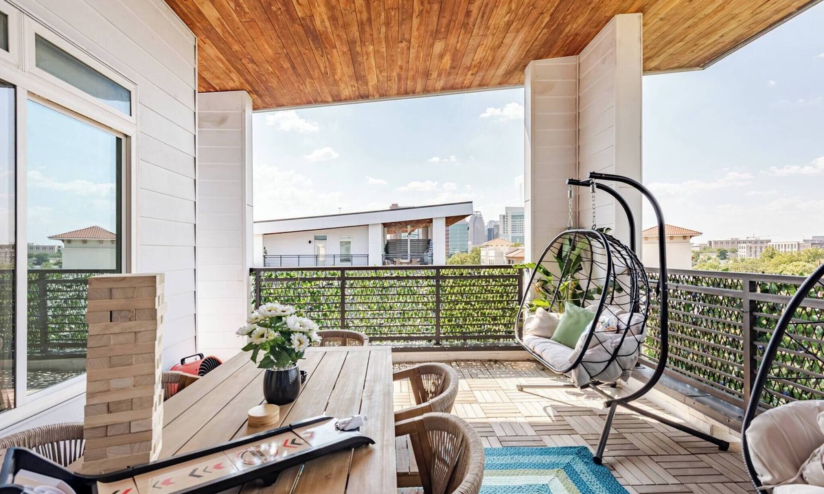 Downtown San Antonio Condo | Luxury Riverwalk Penthouse Pool & Skyline Views