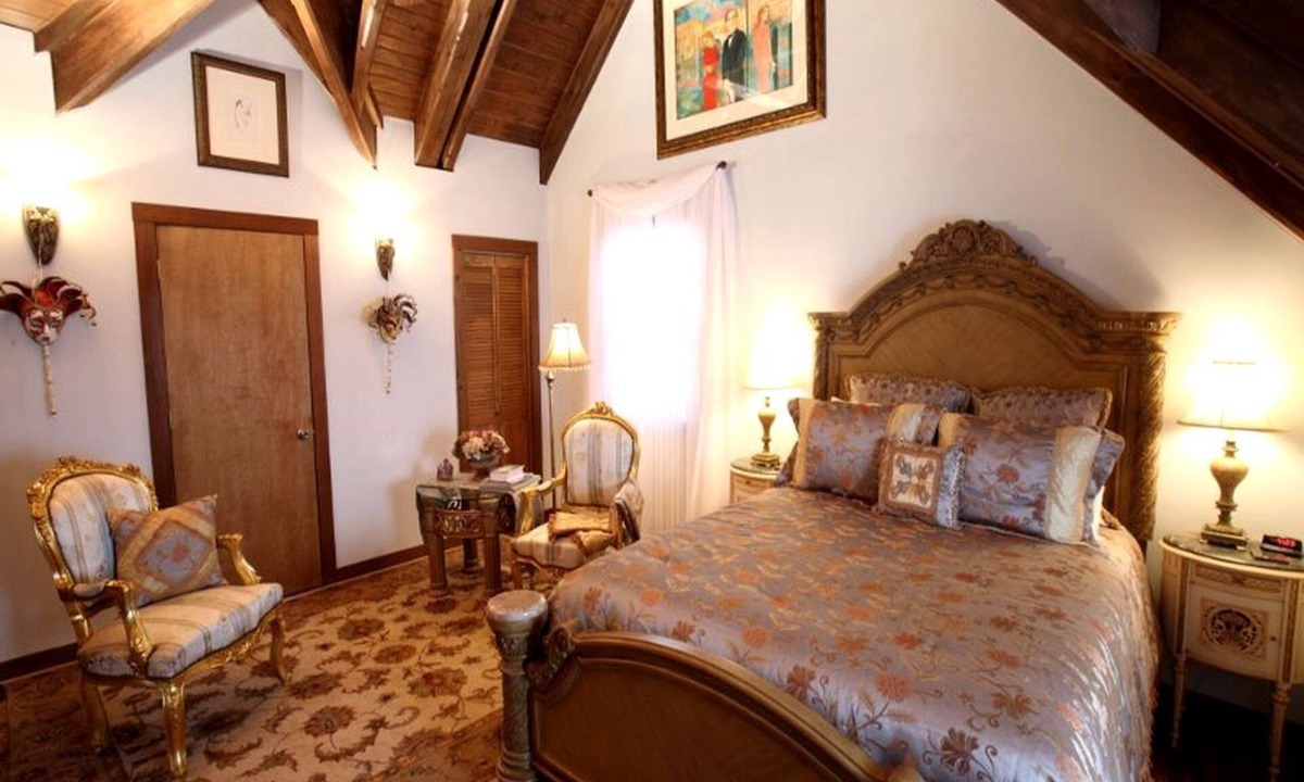Compton House | Luxury Romantic Bed and Breakfast Retreat in Northern Arkansas