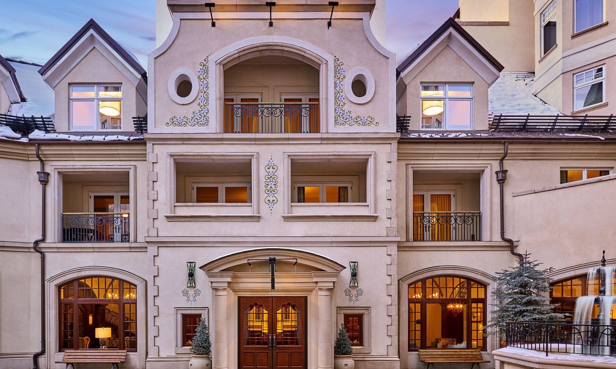 Vail Hotel | Luxury Room + Access Rooftop Hot Tubs & Lap Pool