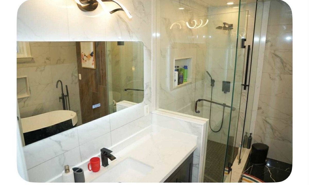 Vaughan House | Luxury Room in Vaughan