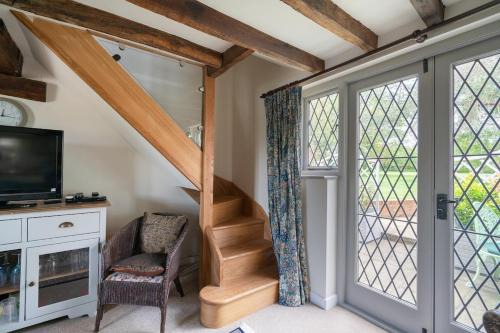 West Heath House | Luxury rural thatched cottage with cedar hot tub