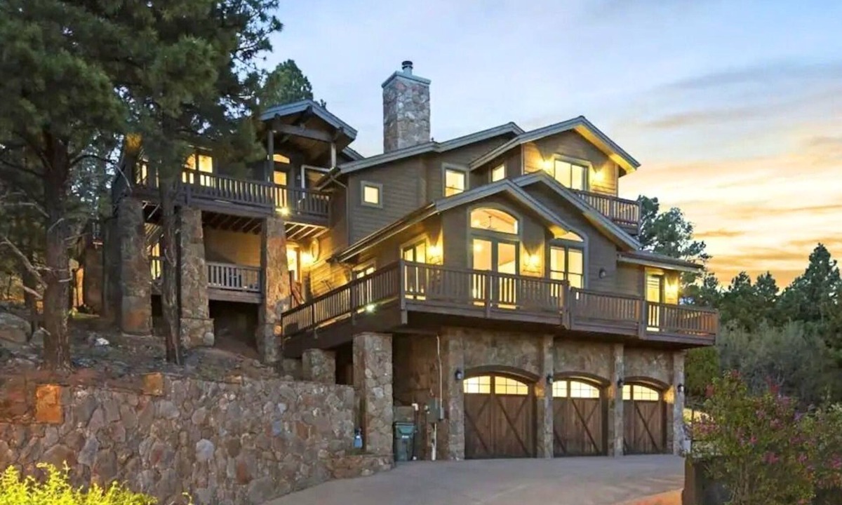 Flagstaff House | Luxury Rustic Home w/views, On trails. Only 5 min to town and 30 min to skiing!