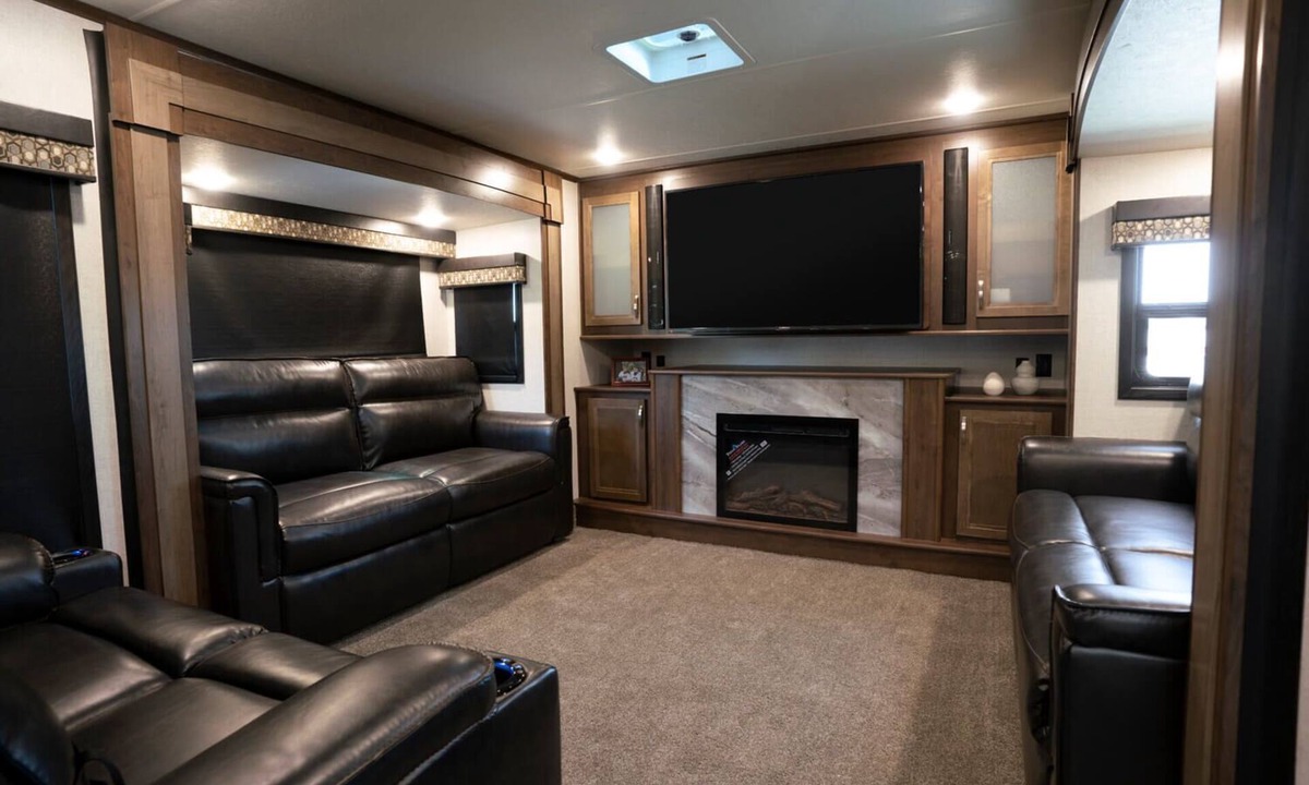 China Spring House | Luxury RV 2 Bedroom 2 Bath for solar eclipse ring of fire on 3 acres