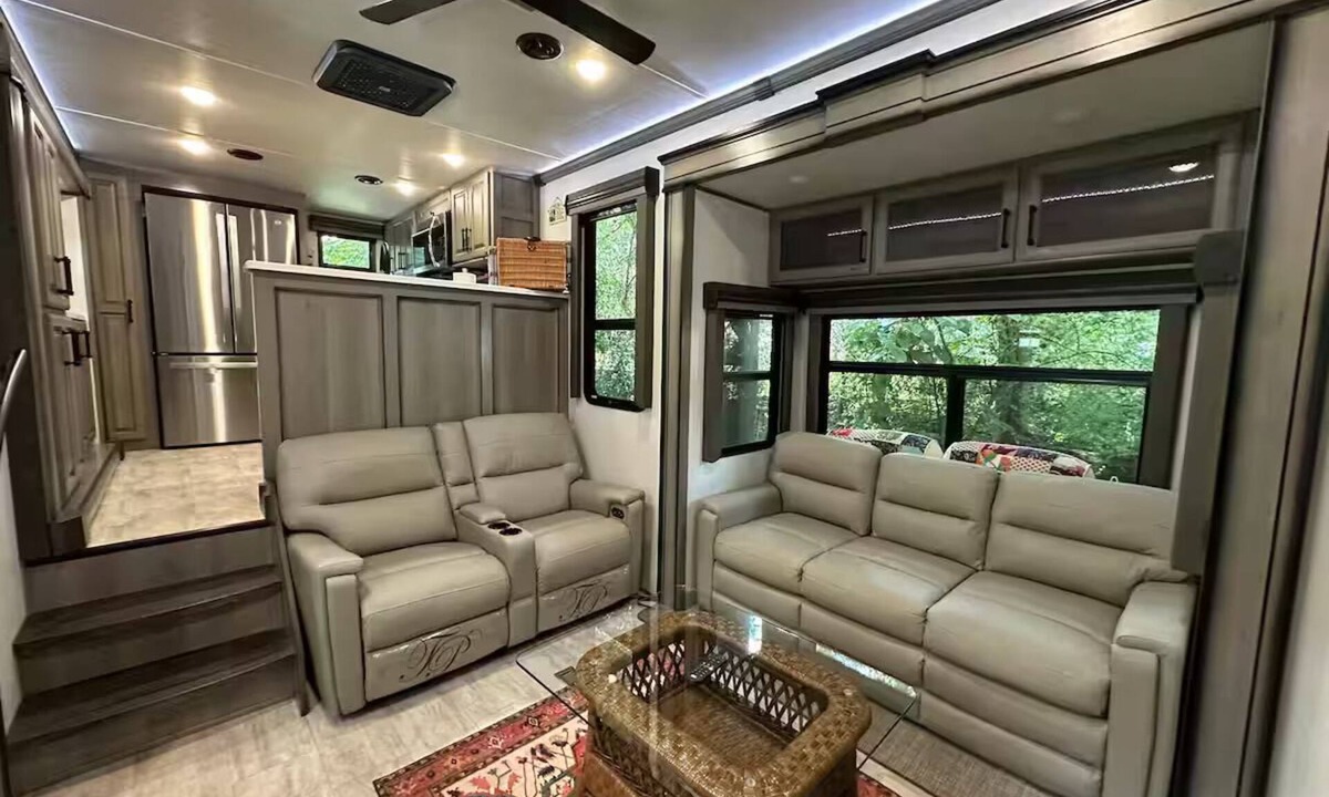 Lake Helen House | Luxury RV glamping with fire pit; charming & cozy; secluded yet close to town