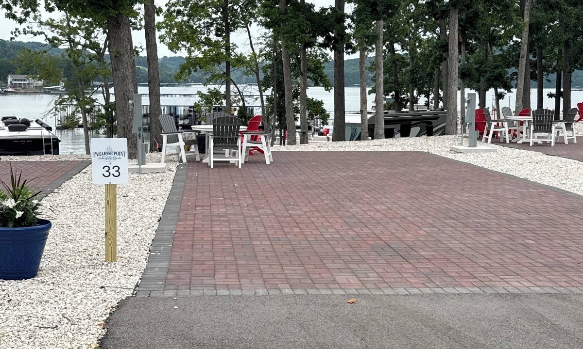 Lake of the Ozarks RV Rental | Luxury RV parking resort with all the hook ups. Open year long
