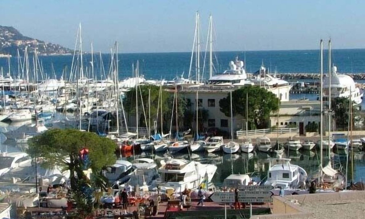Beaulieu-sur-Mer Apartment | Luxury sea side apartment in the fashionable resort of Beaulieu-sur-Mer