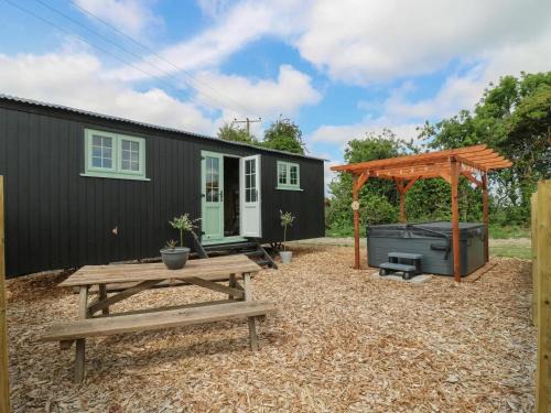Cambridge Other | Luxury Shepherd Hut with Private Hot Tub
