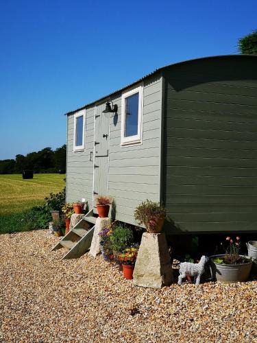 Woolhamton Apartment | Luxury Shepherd's Hut - The Hyde