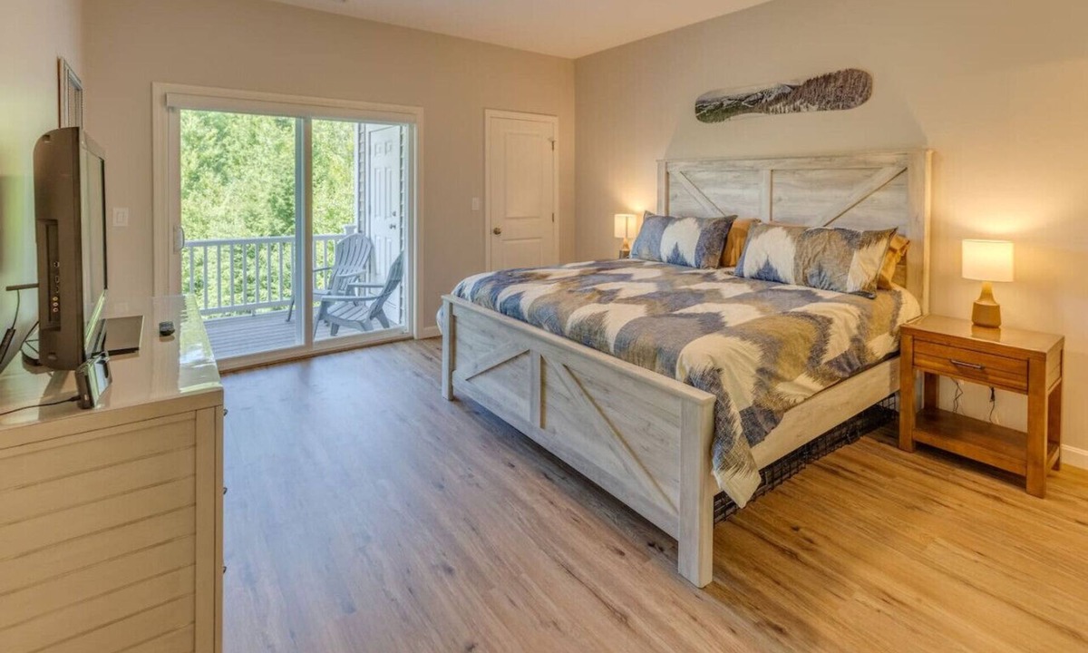 Lincoln House | Luxury Ski Condo- Forest Ridge