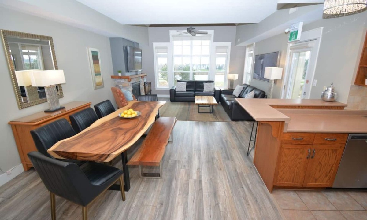 The Blue Mountains House | Luxury ski/golf chalet in Blue Mountain Rivergrass