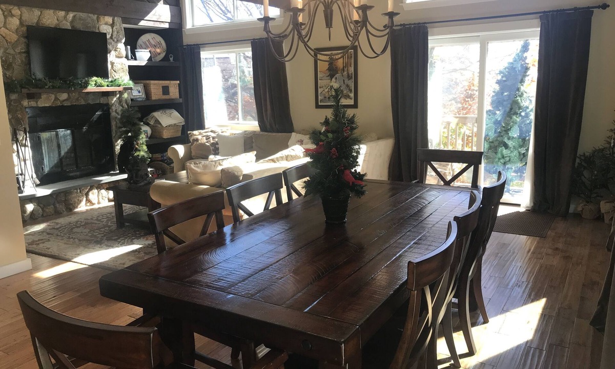 Ludlow House | Luxury Ski In Ski Out Okemo Trailside Condo on Sachem Trail -Direct Ski Access