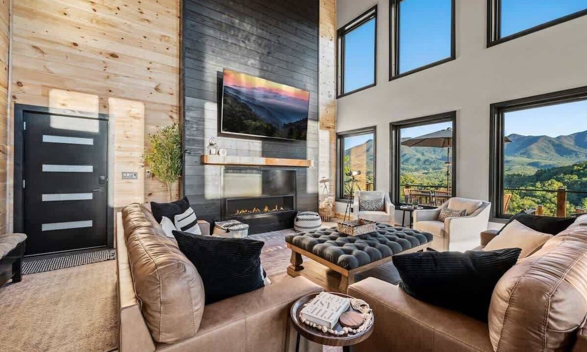 Cosby Cabin | Luxury Smoky Mtn Cabin Infinity Pool & Views