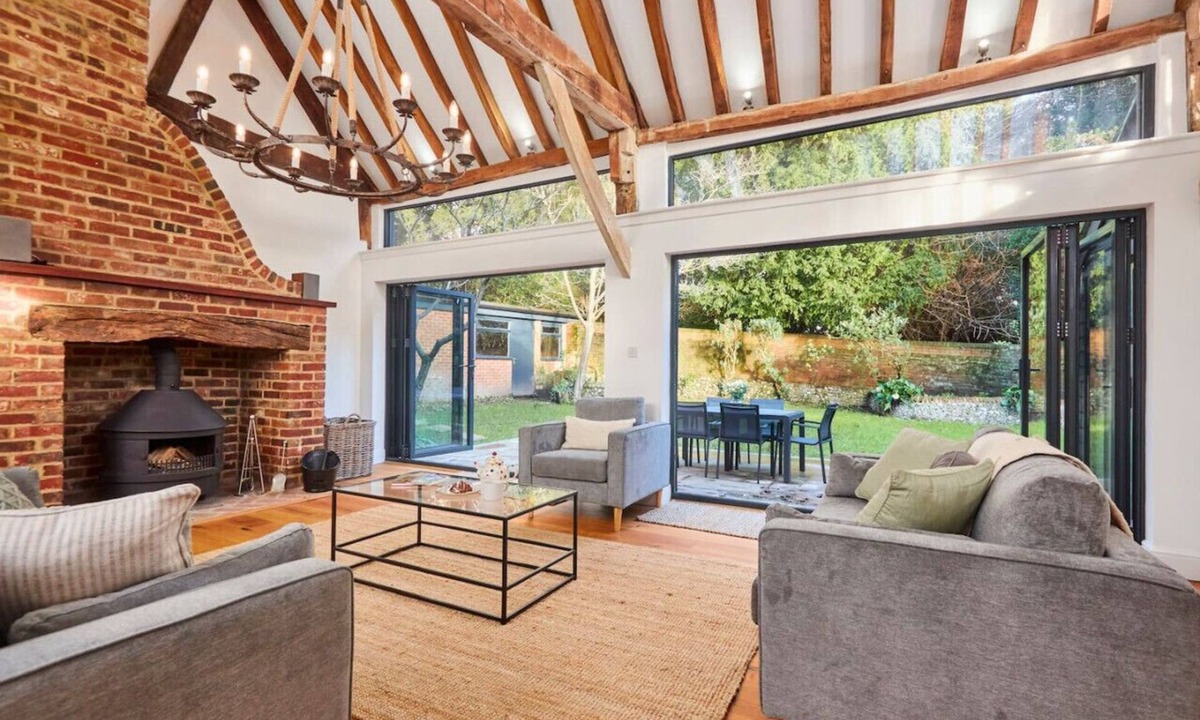 Waterlooville House | Luxury South Downs Barn | Log Fire, Vineyard Walks