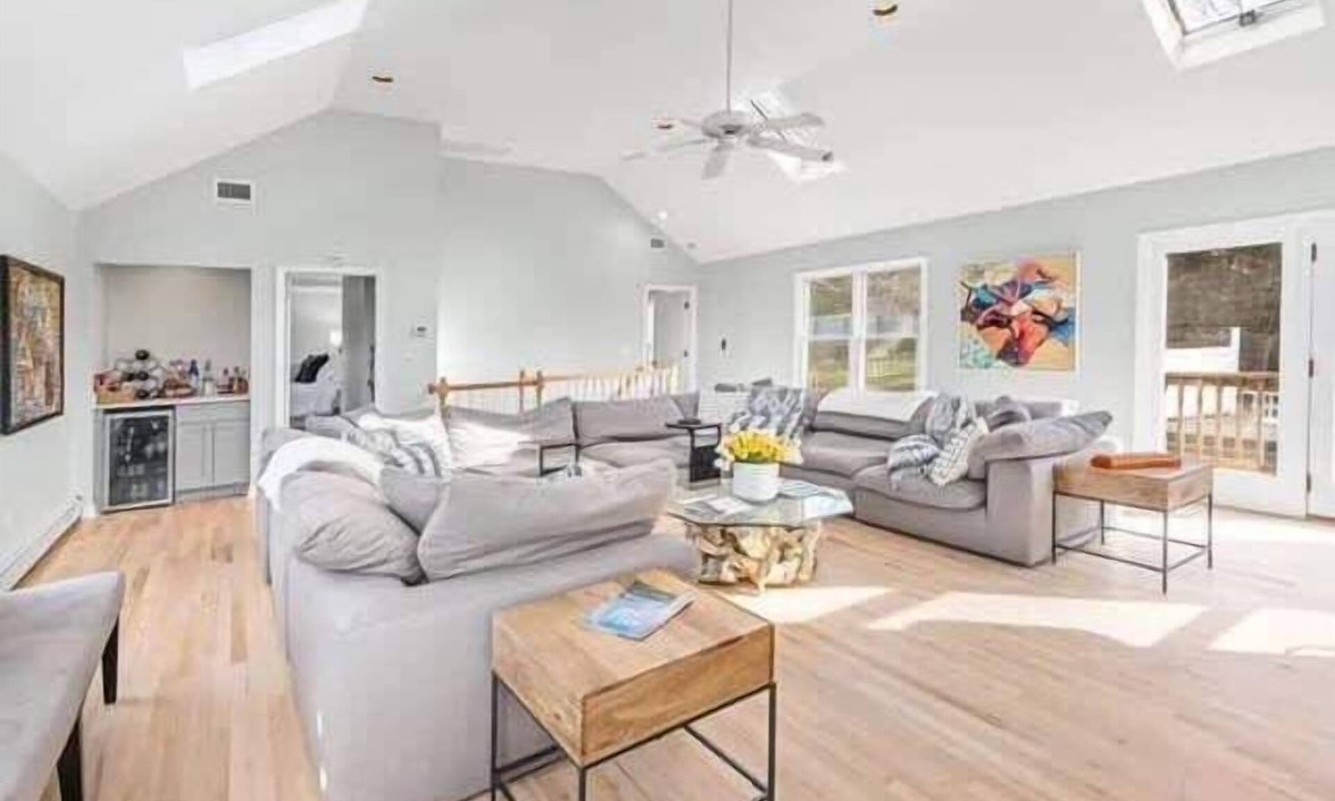 Tuckahoe House | Luxury Southampton Retreat Heated Pool -GOLF