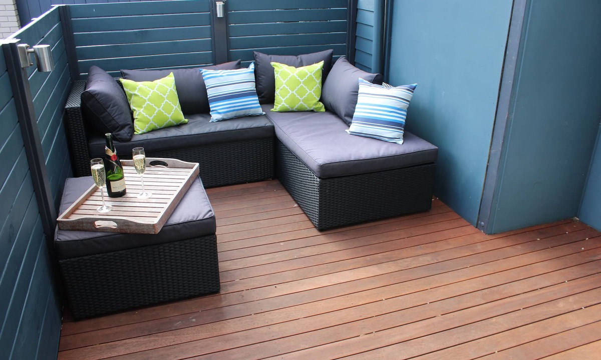 Paraparaumu Beach Apartment | Luxury Spa Studio a Short Walk From Beach, Cafes and Golf Course.