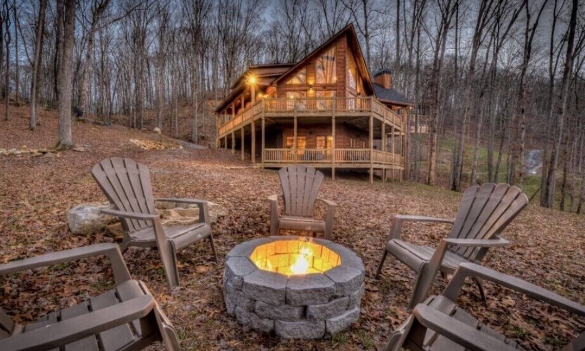 Morganton Cabin | Luxury, Spacious Cabin w/Mtn view, work office, hot-tub, arcades, Weber Grills