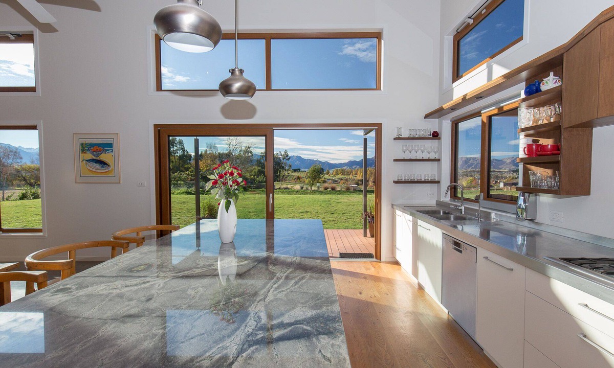 Wanaka House | Luxury spacious house with large secluded grounds