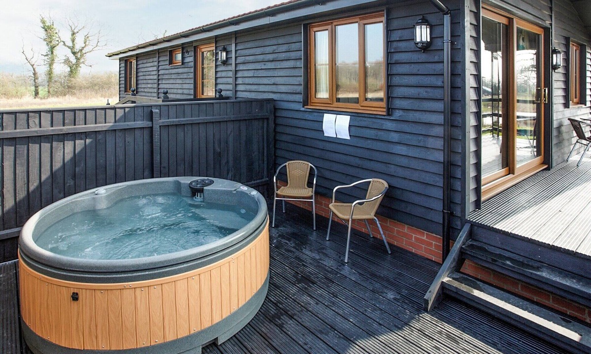 Hinton Ski Chalet | Luxury spacious lodge.