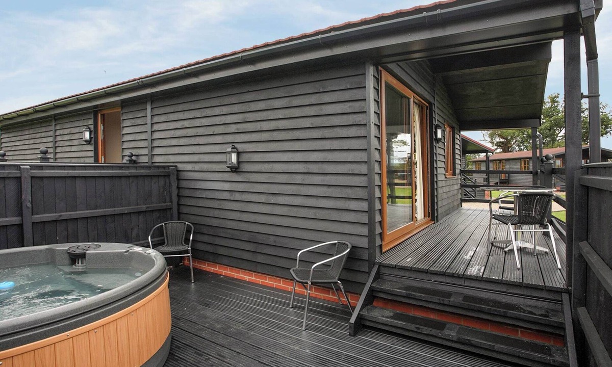 Hinton Ski Chalet | Luxury spacious lodge.