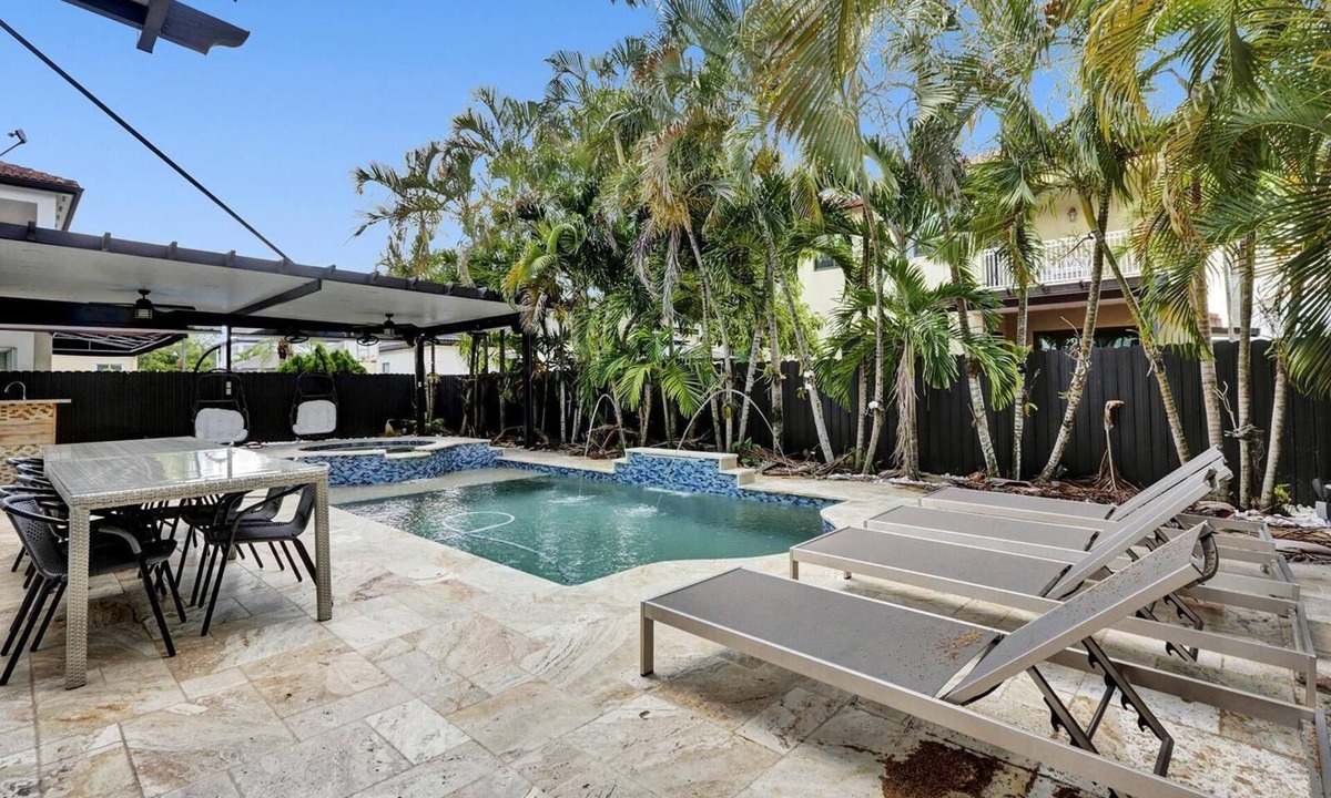 Miami Lakes House | Luxury Spacious Mansion 6bdrs