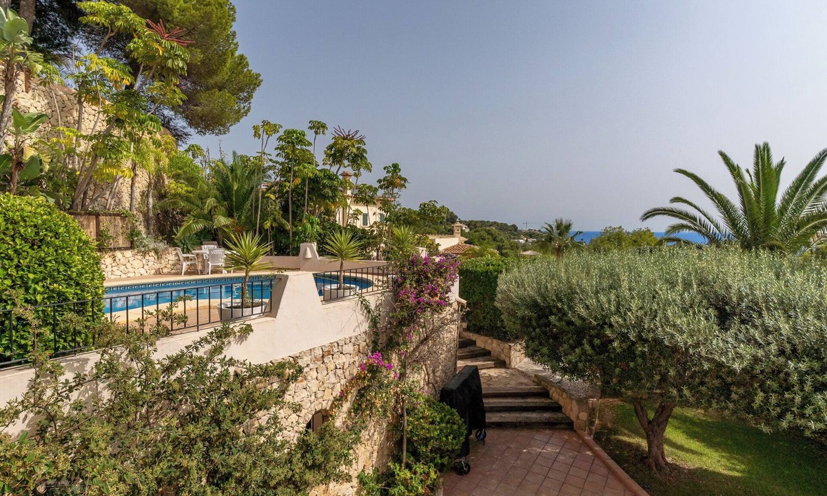 San Jaime Villa | Luxury spacious Villa close to golf course, beach, shops & restaurants