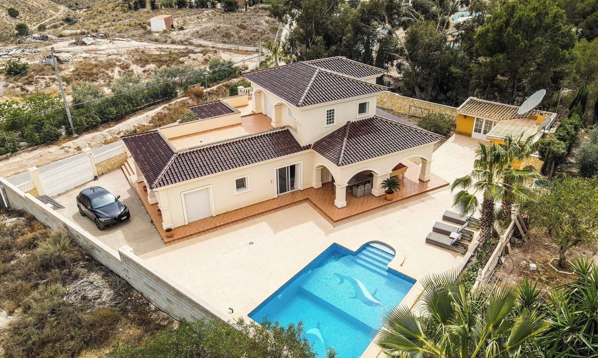 Busot Villa | Luxury spanish villa with a great pool - 10 min from the beach!
