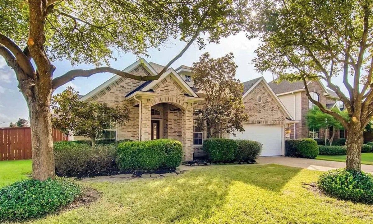 Klein House | Luxury Spring Home: Community Pool and Family Fun