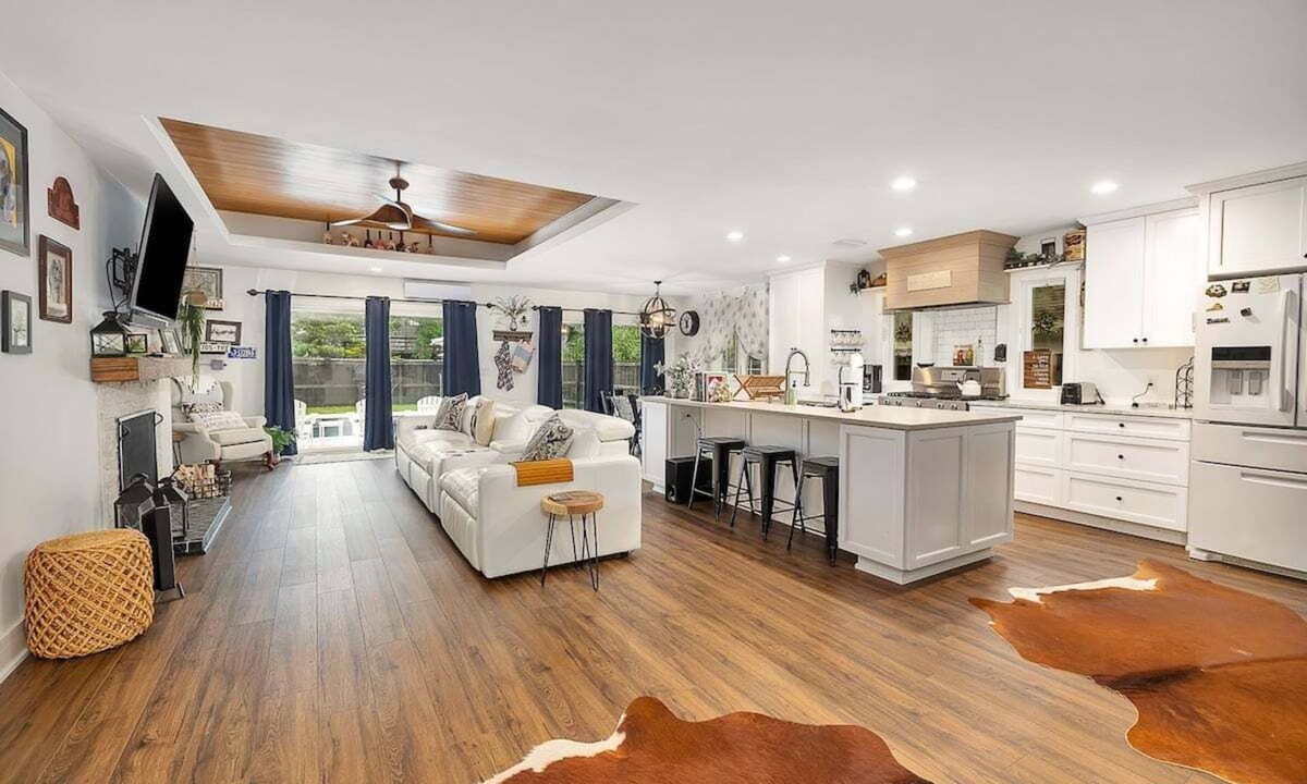 Saint Simons Heights House | Luxury St. Simons Getaway | Pool, Beach & Pet Friendly