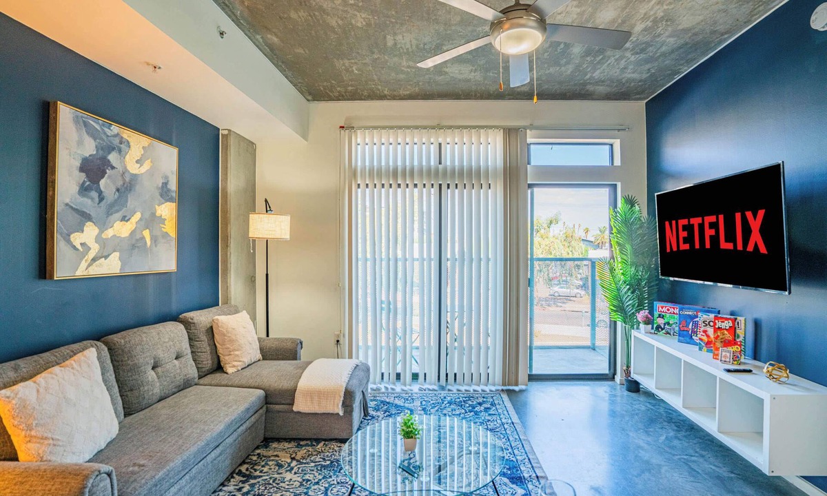 Evans Churchill Apartment | Luxury Stay at DT PHX|Balcony,Pool,Gym,Parking,W/D