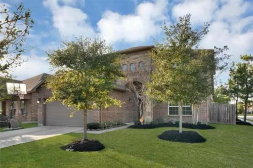 Humble Hotel | Luxury Stay - near Houston Airport
